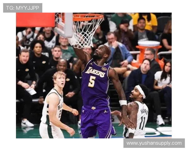 原创24记三分打爆湖人!布朗复出轰30+8+8,里夫斯36+8孤立无援